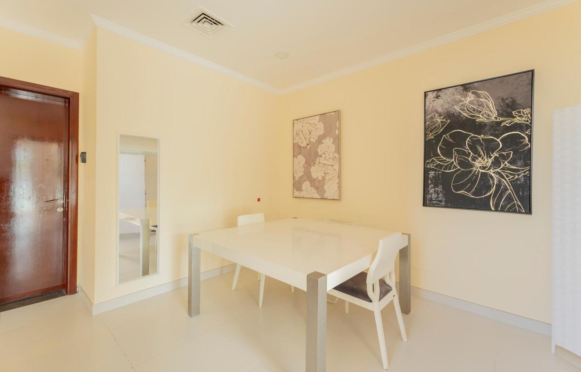 Luxurious Miracle Homestay Dubai